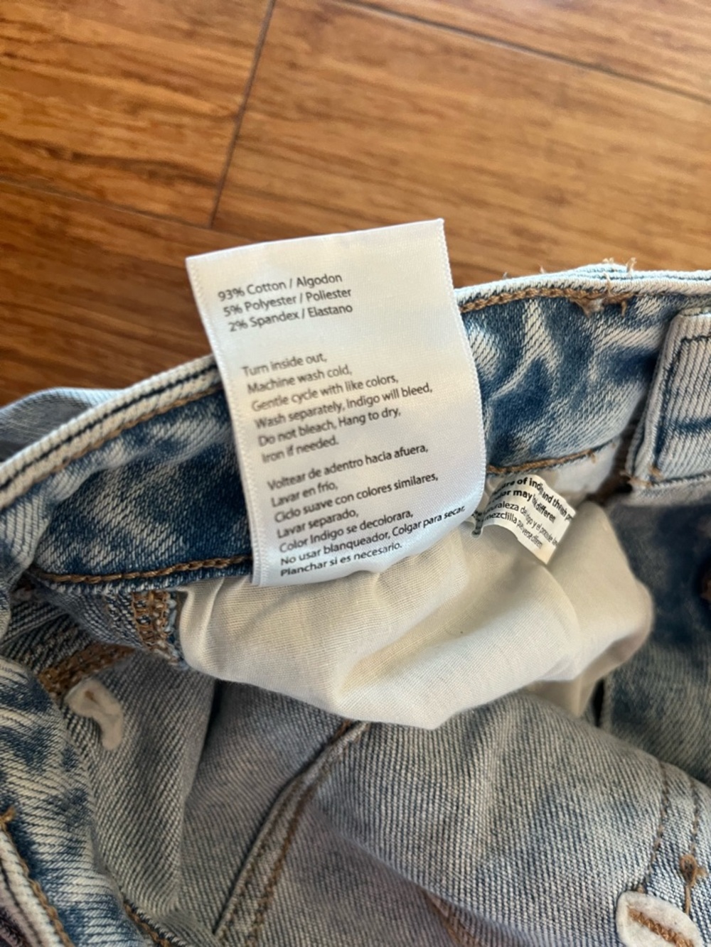 Risen Light Wash Barrel Jeans - Picture 6 of 6